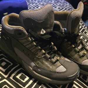 Vasque Men's Gray and Black Athletic Shoes